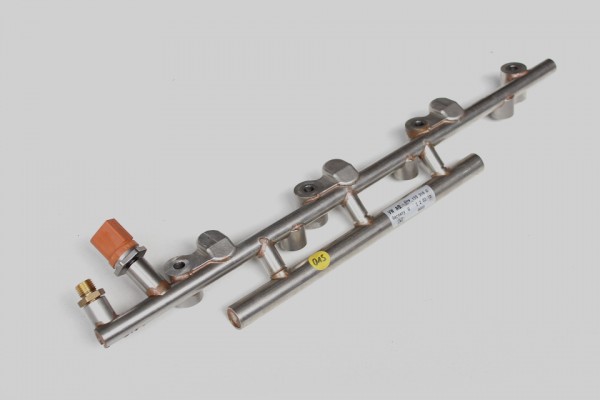 Original Audi A8 4H W12 6.3 ltr CEJA Kraftstoffverteiler links 07P133316C rail